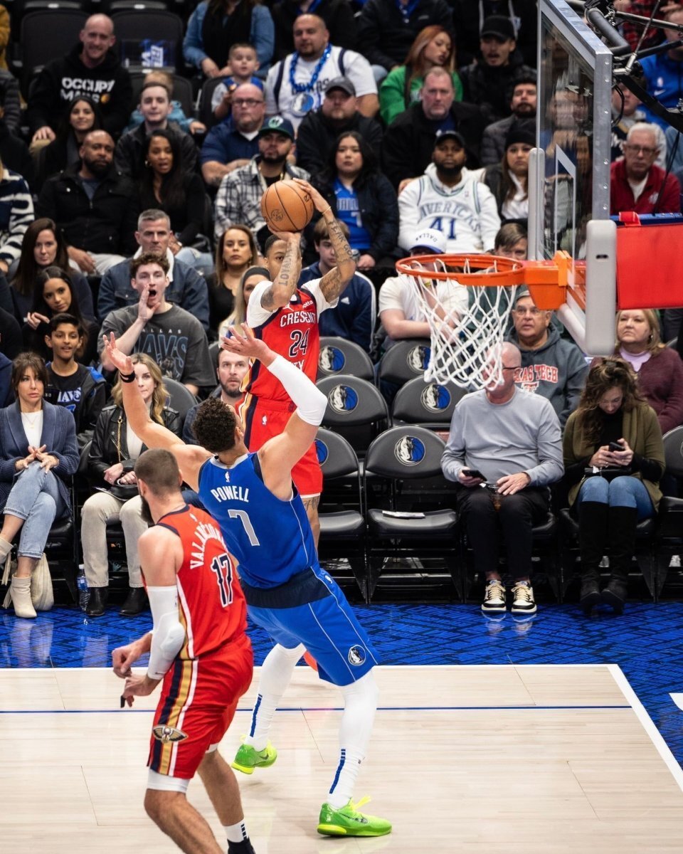 76人完胜独行侠,麦科勒姆统治全场 76人完胜独行侠,麦科勒姆统治全场