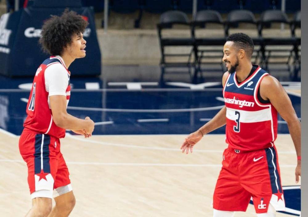 76人完胜独行侠,麦科勒姆统治全场 76人完胜独行侠,麦科勒姆统治全场