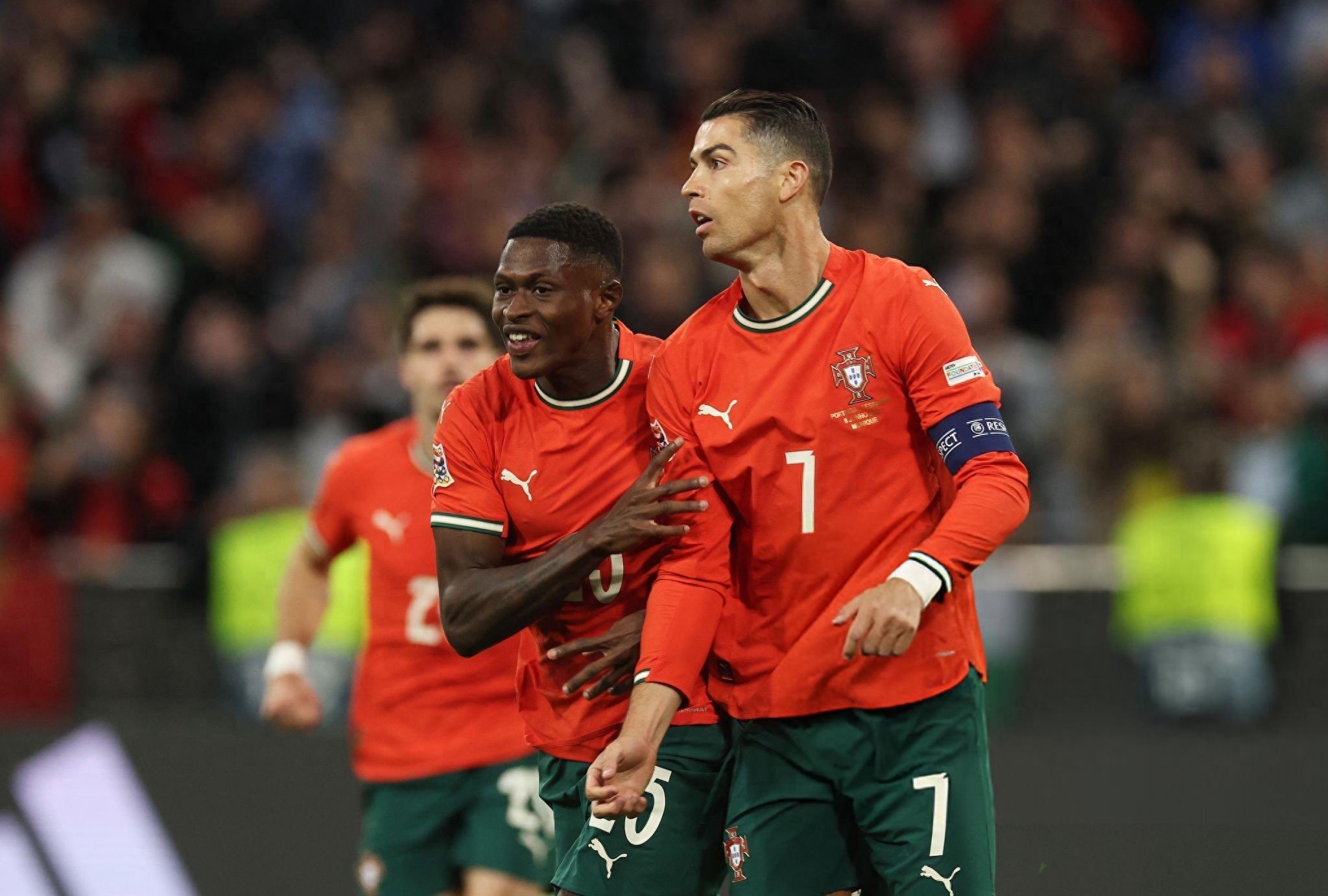 葡萄牙队鏖战英格兰队，王皓惊艳四座