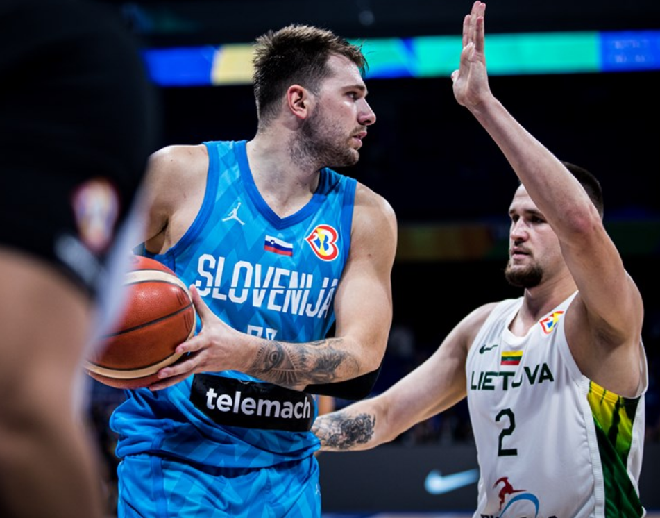 青岛队鏖战山西队，东契奇惊艳四座