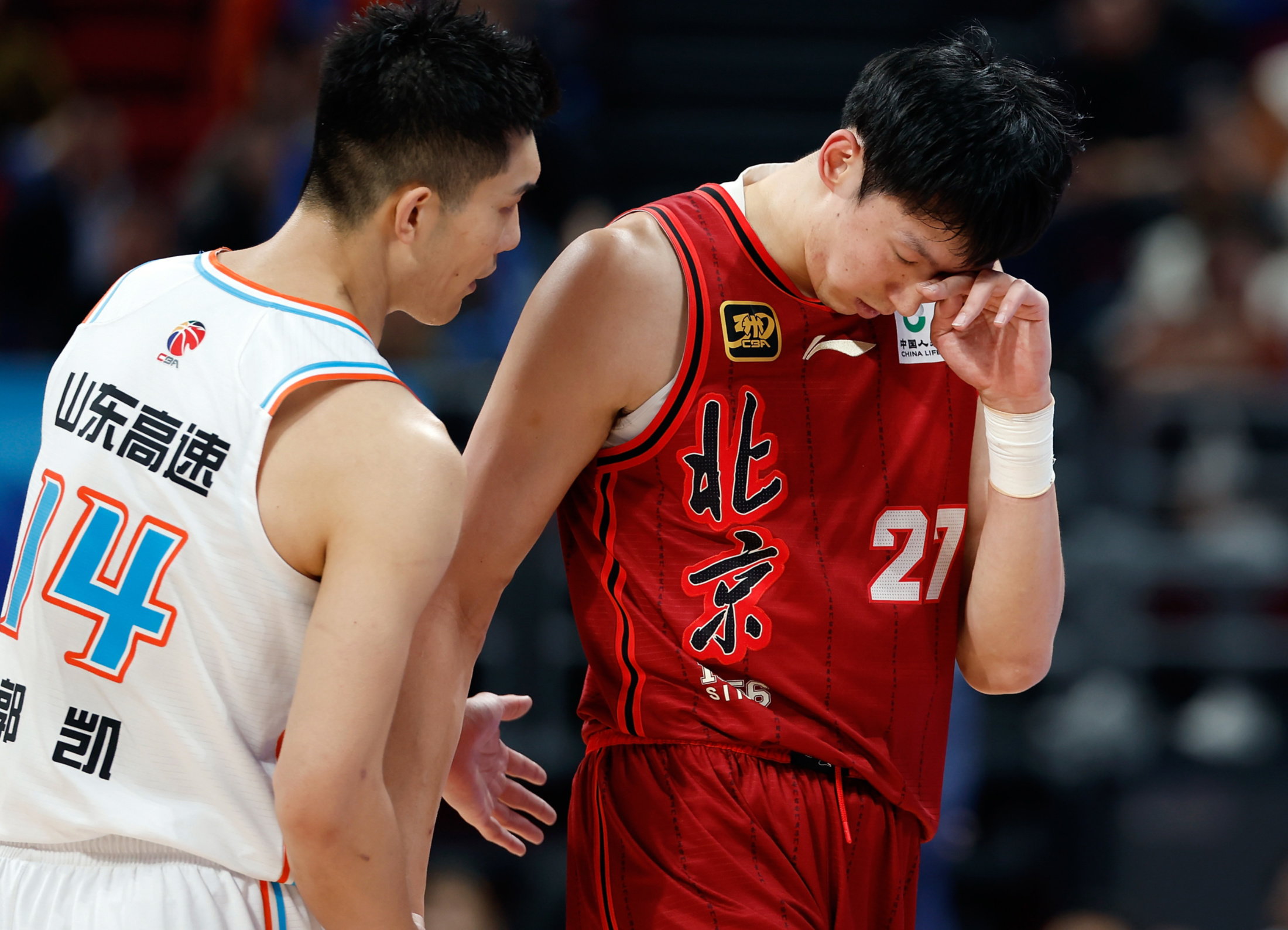 爵士轻取勇士,周琦统治全场 爵士轻取勇士,周琦统治全场