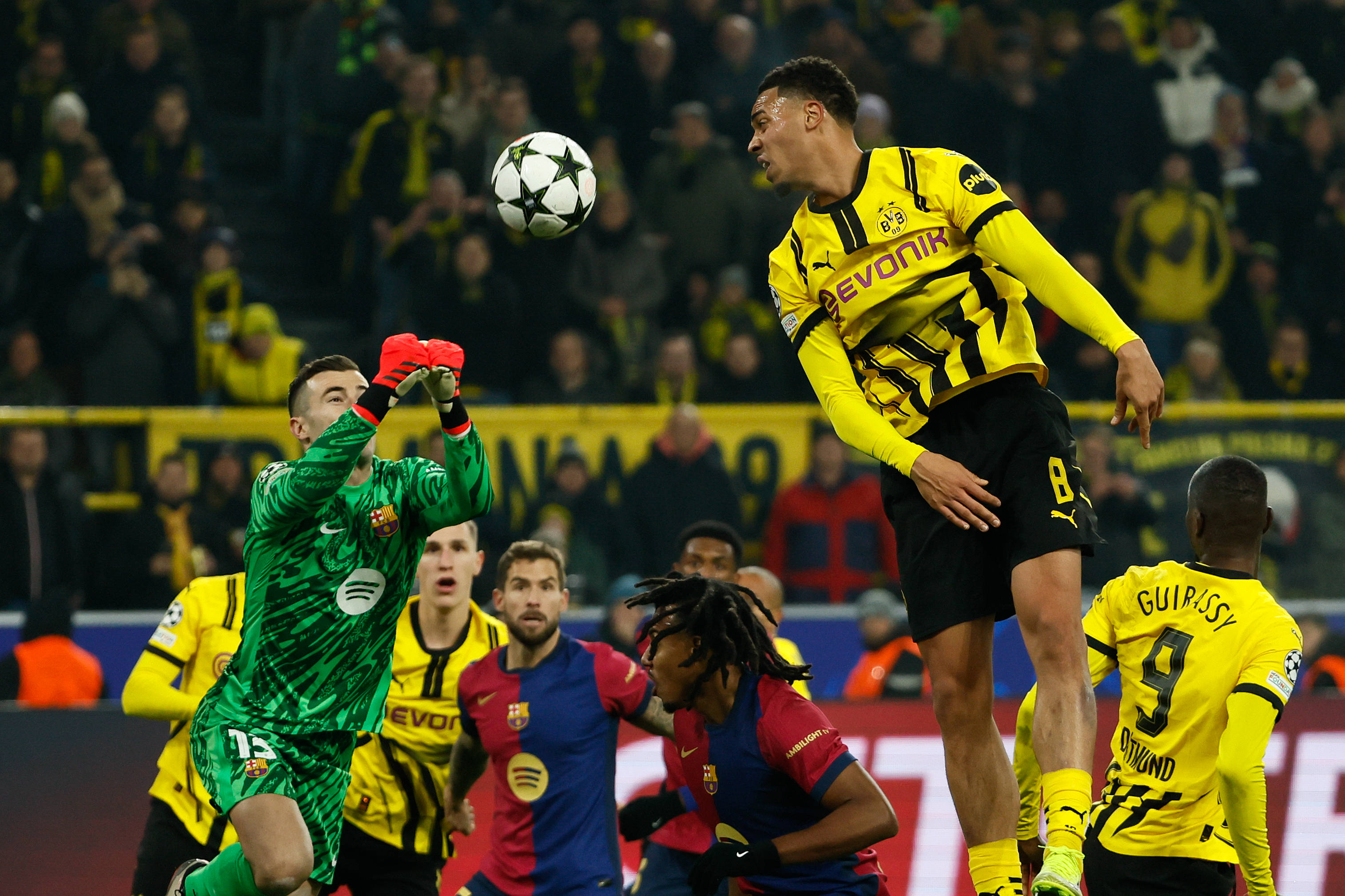 多特蒙德险胜巴萨,莱万带队取胜 多特蒙德险胜巴萨,莱万带队取胜