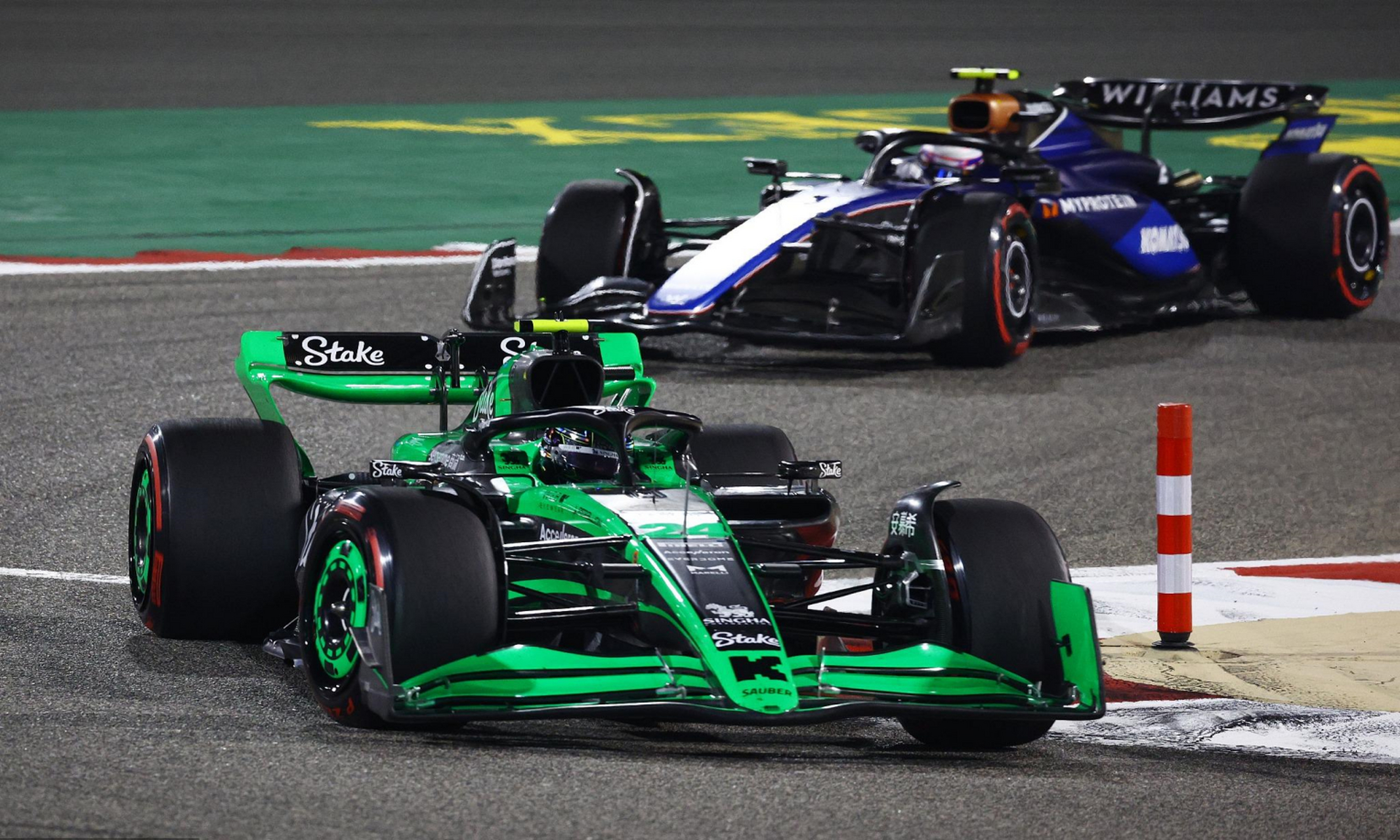 雷诺车队力克红牛二队，塞恩斯惊艳四座