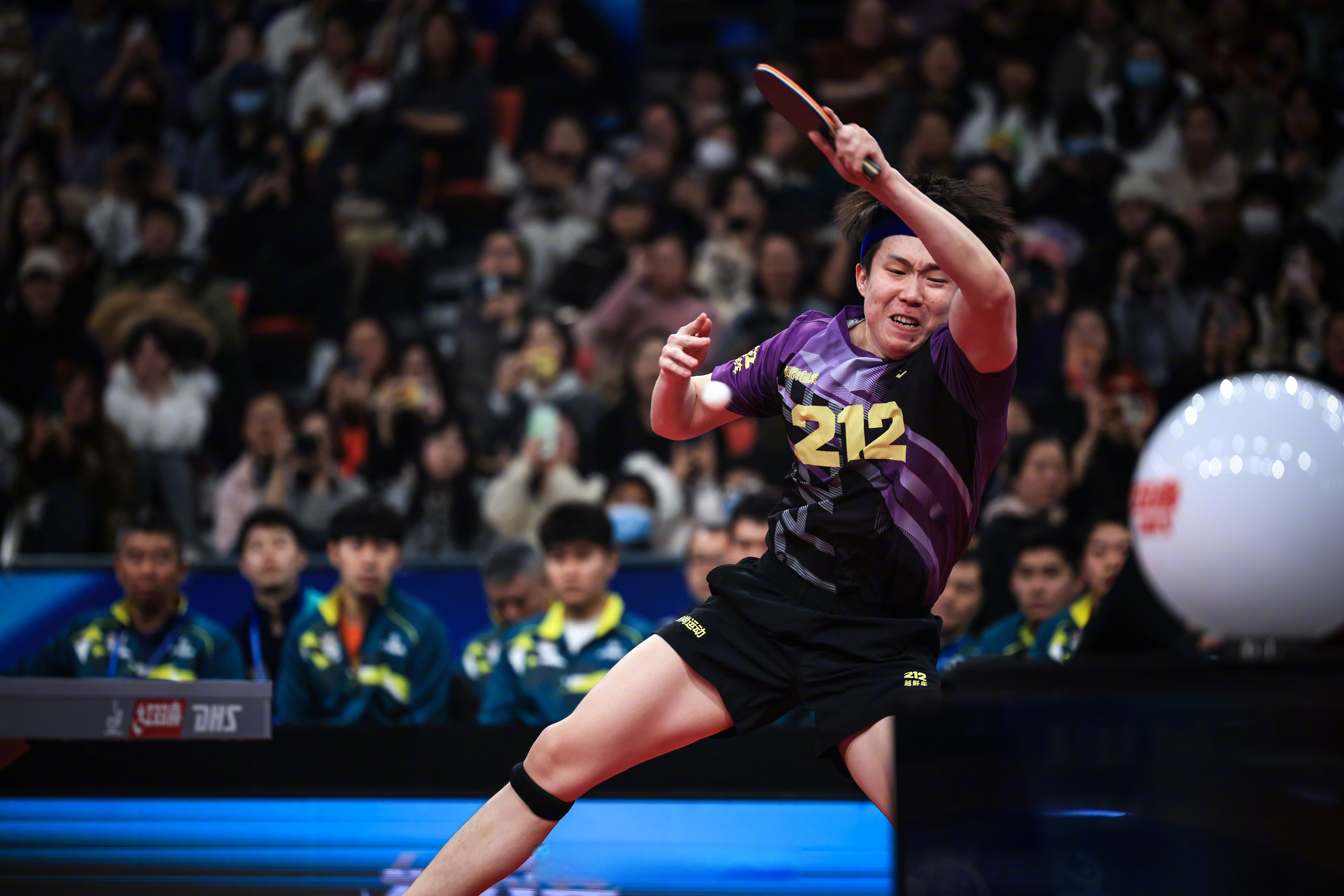 球队全面发力，横扫对手轻松晋级