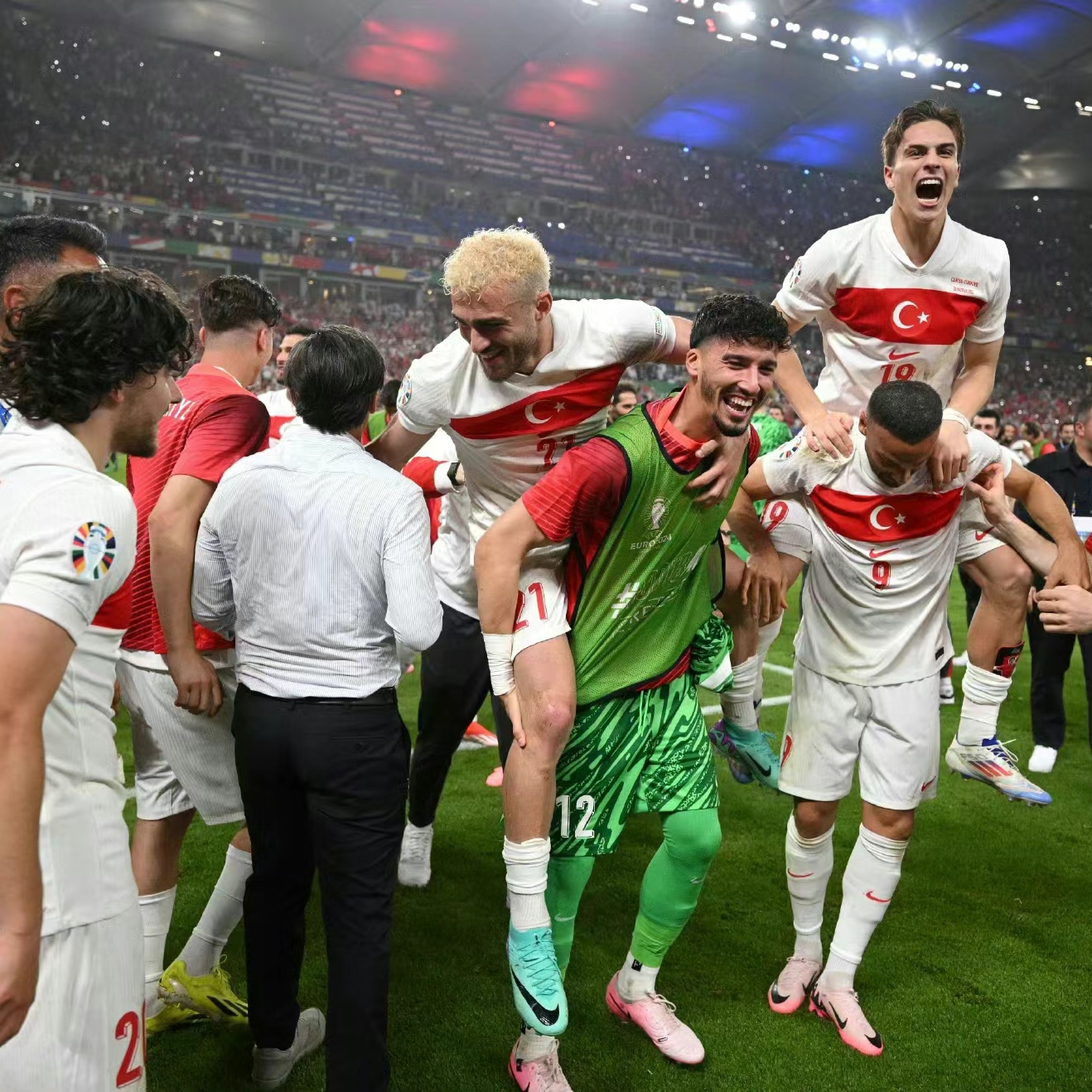 激战不断!欧洲赛事冠军之争愈演愈烈 激战不断!欧洲赛事冠军之争愈演愈烈