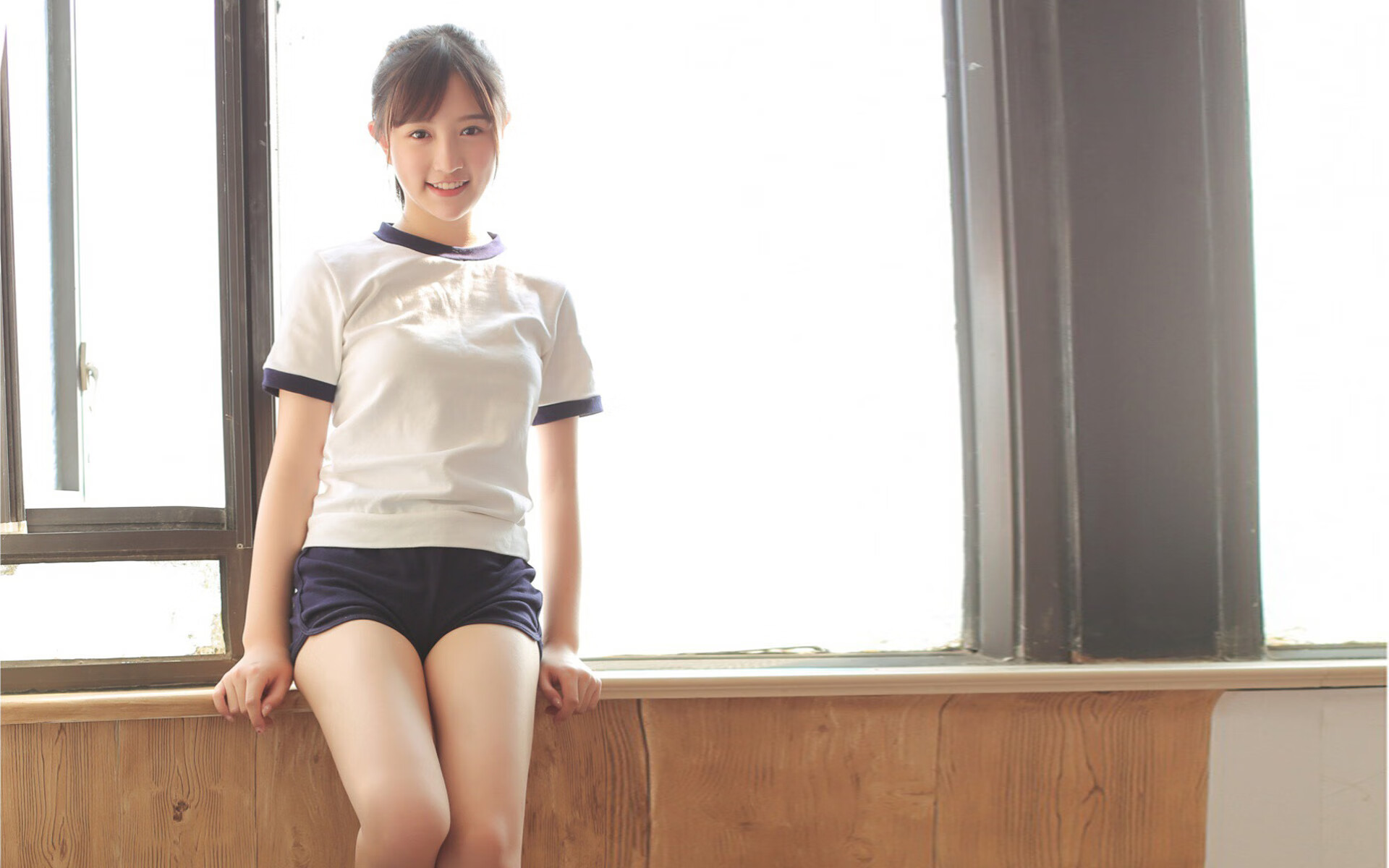 苏亚雷斯一锤定音，荷兰险胜突尼斯锁定头名