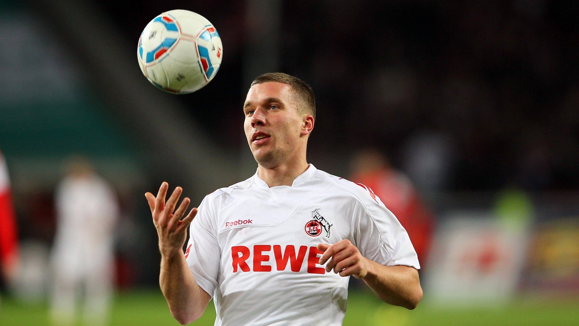 英超争冠焦点战与巴拉圭绝杀乌克兰，竞技场上的命运交响曲